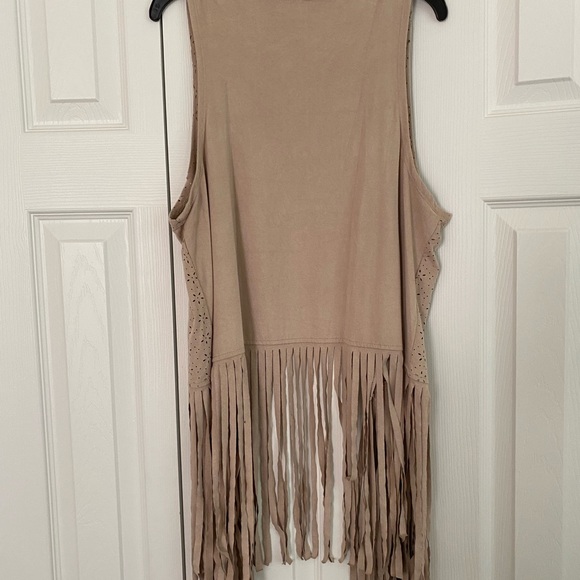 New Directions weekend Vest - Picture 2 of 3